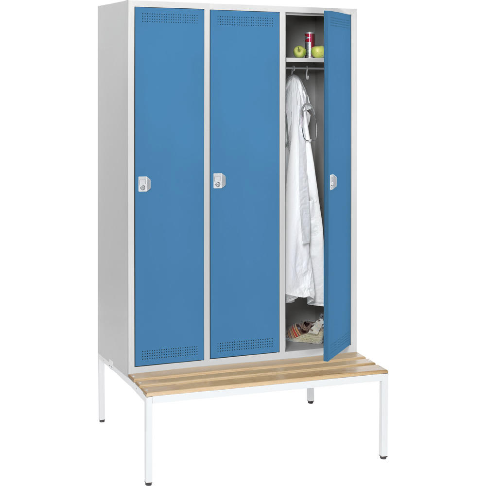 Metalen garderobekast SP PROFI met zitbank | lichtblauw RAL 5012 | met ondergebouwde zitbank, houten latten | 400 | cilinderslot