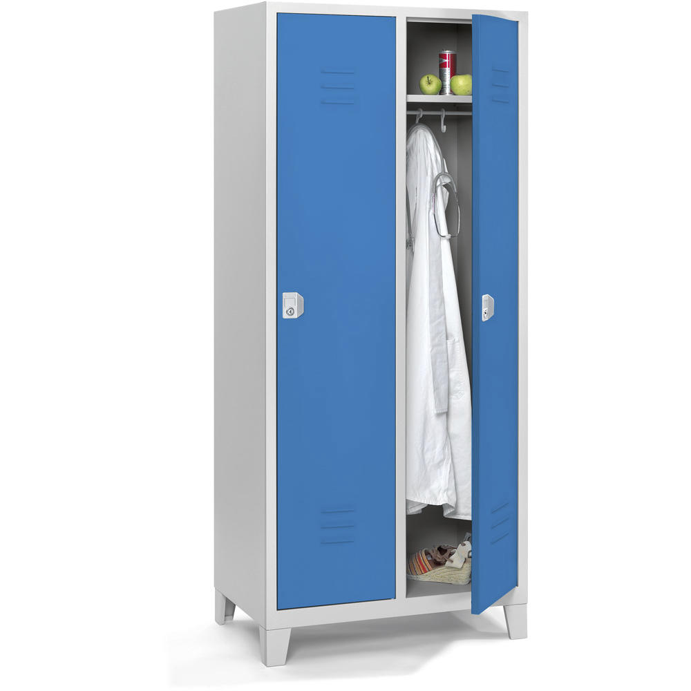 Stalen garderobekast SYSTEM SP2 met poten | hemelsblauw RAL 5015 | met poeten | 400 | cilinderslot