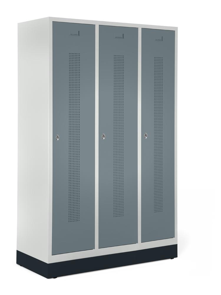 Garderobekasten SYSTEEM SP1 met sokkel | blauwgrijs RAL 7031 | met sokkel | 400 | cilinderslot