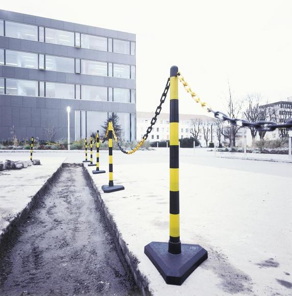 Set kettingpalen zwart/geel | voetplaat plastic, betongevuld